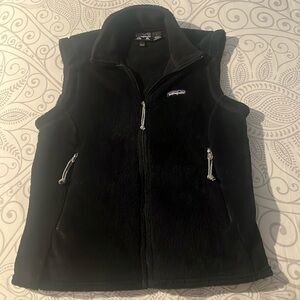 Black fleece zip up Patagonia vest